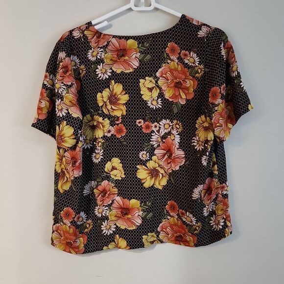 Forever 21 large top contemporary floral short sleeve vneck chain link pattern - Picture 3 of 5